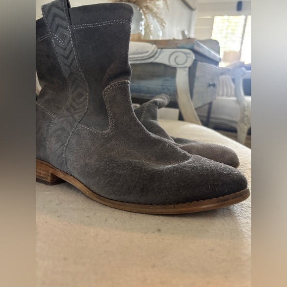 TOMS Laurel Gray Suede Ankle Boots - Picture 10 of 12
